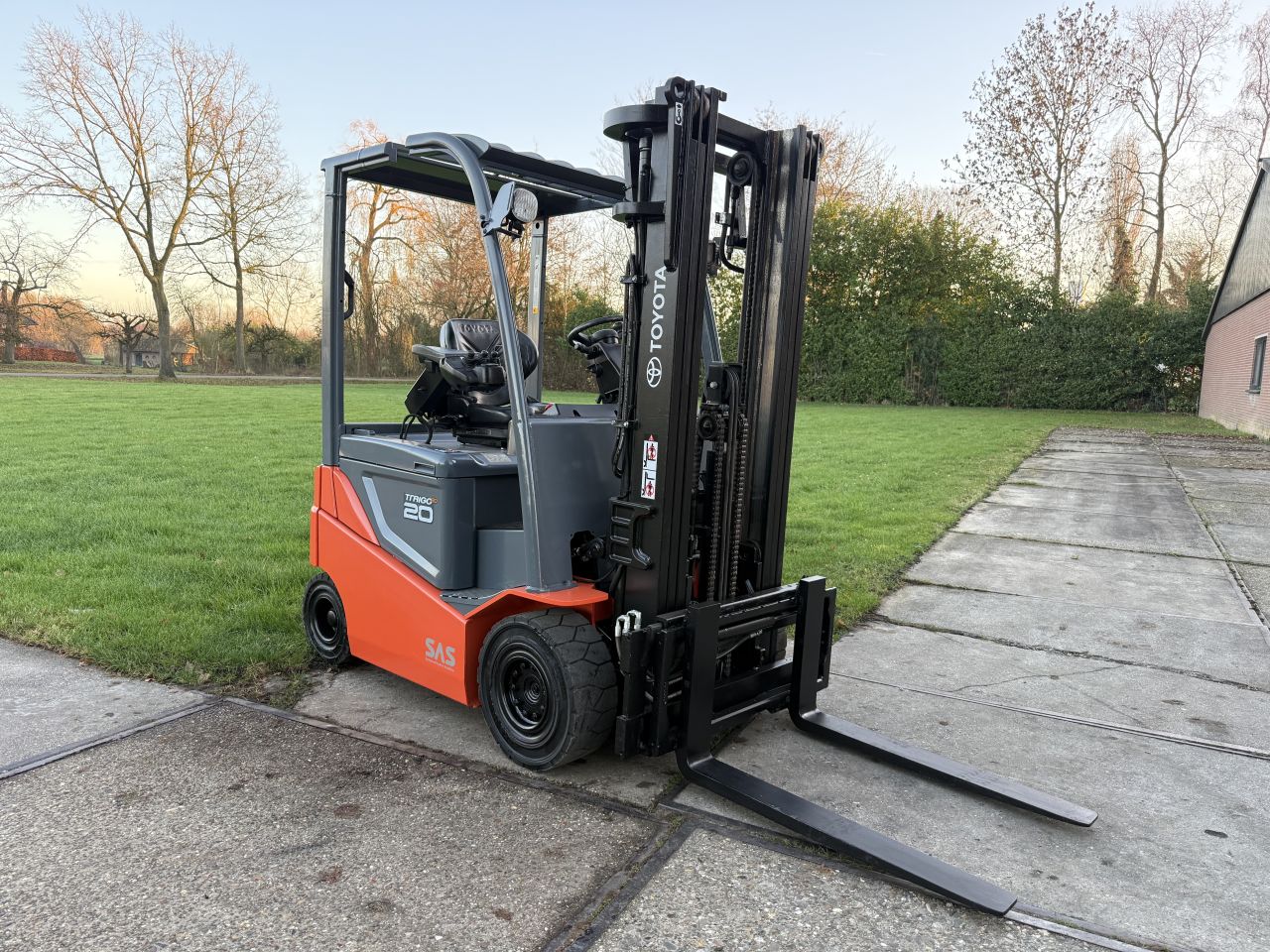 Toyota 2000KG triplex 4.7M Sideshift BJ2016 5400uur 80V