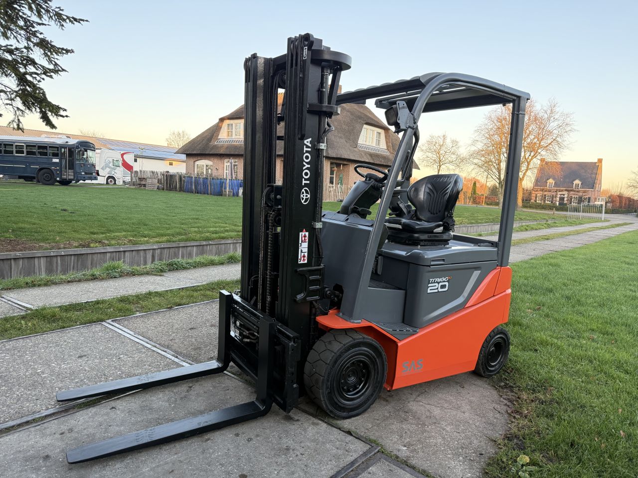 Toyota 2000KG triplex 4.7M Sideshift BJ2016 5400uur 80V