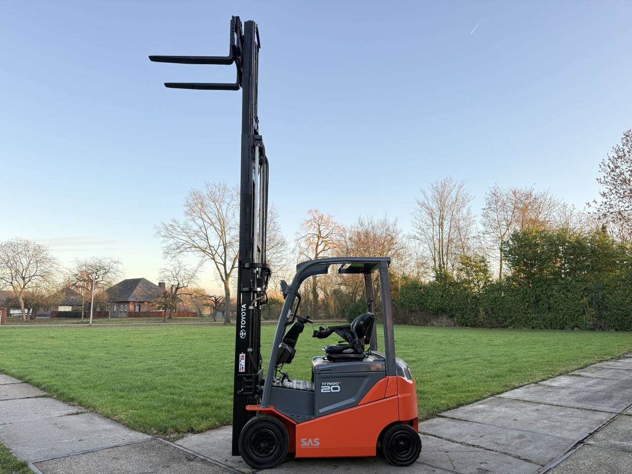 Toyota 2000KG triplex 4.7M Sideshift BJ2016 5400uur 80V