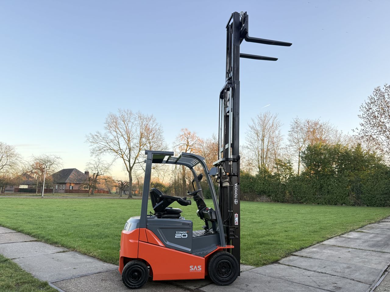 Toyota 2000KG triplex 4.7M Sideshift BJ2016 5400uur 80V