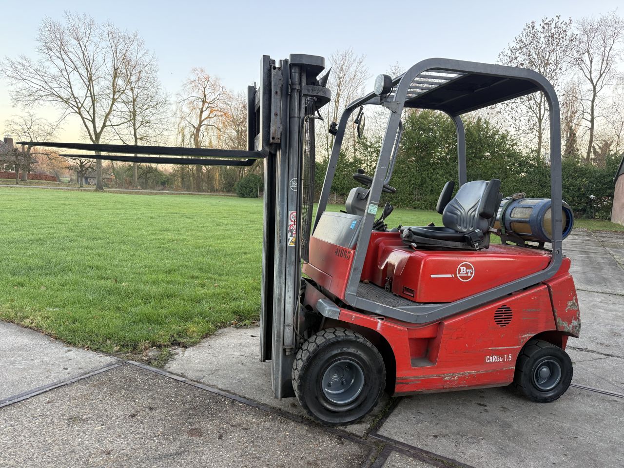 BT / Toyota 1.5 tonner lpg heftruck triplex Sideshift 4300 uur