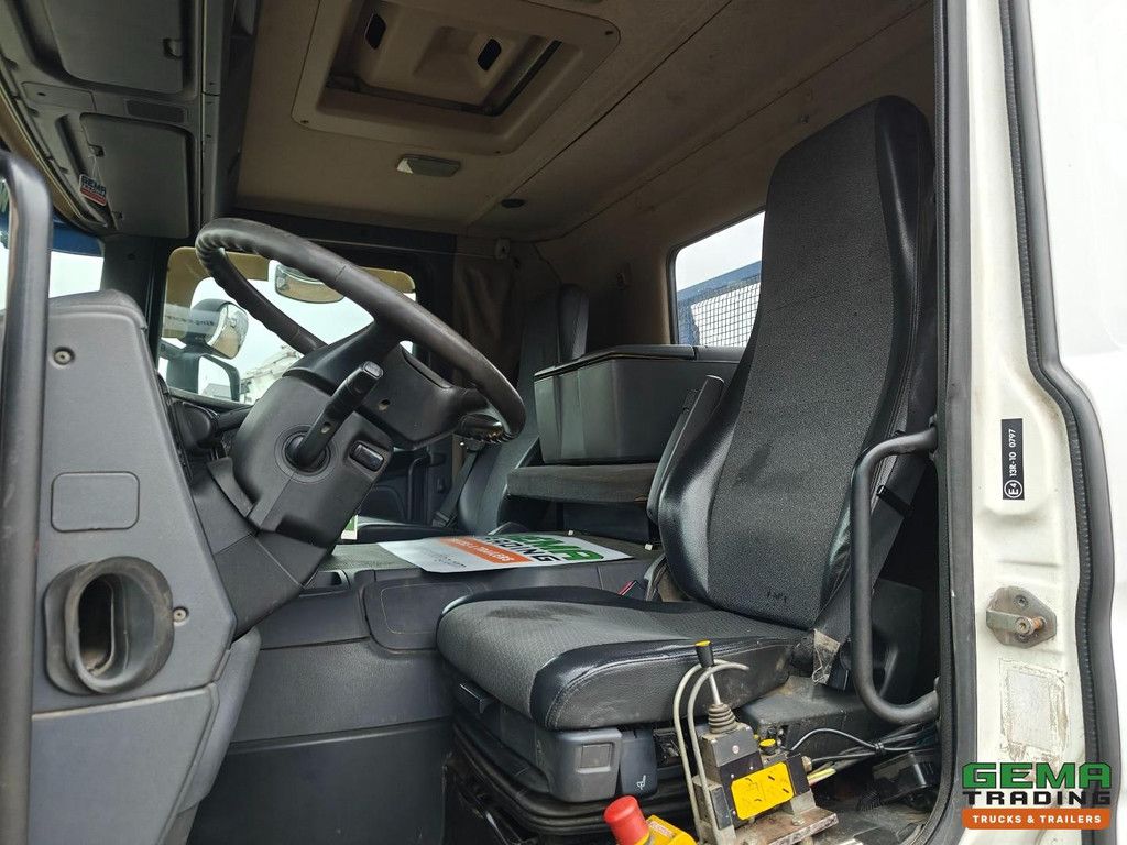 Scania P360 4x2 Daycab Euro 5 - Full air suspension - HyvaLift Portal arm system 14T - Rockinger - 05/2026 MOT