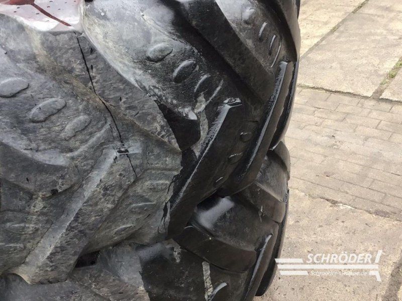 BKT ZWILLINGSRÄDER 460/85 R34 + VERSCHLÜSSE