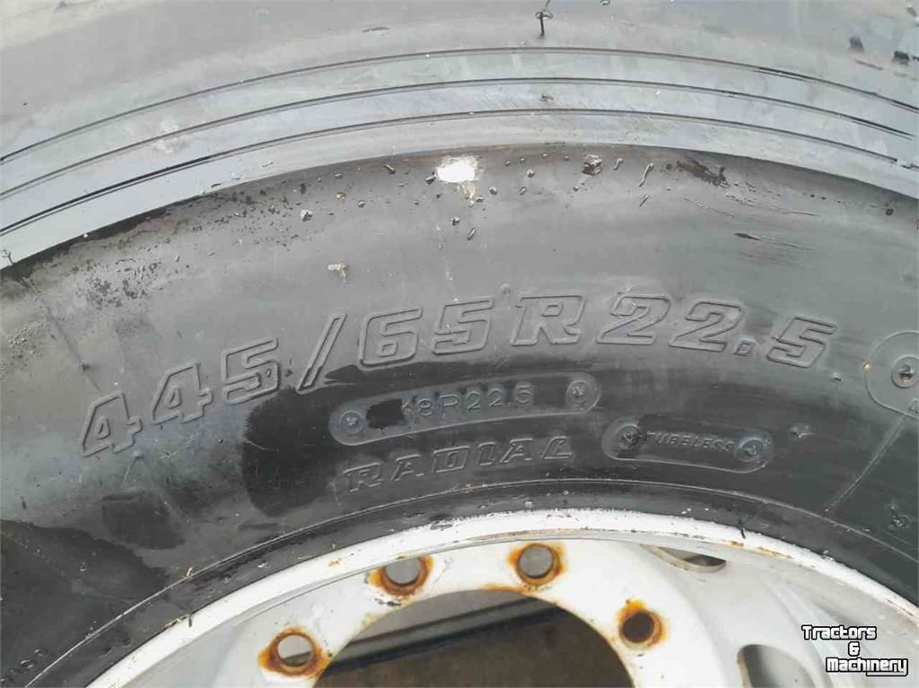 Bridgestone 445/65XR22,5 Wiel