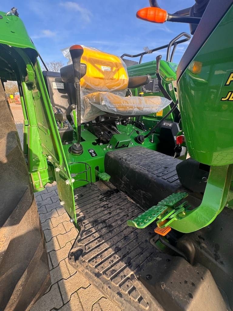 John Deere 5075 E