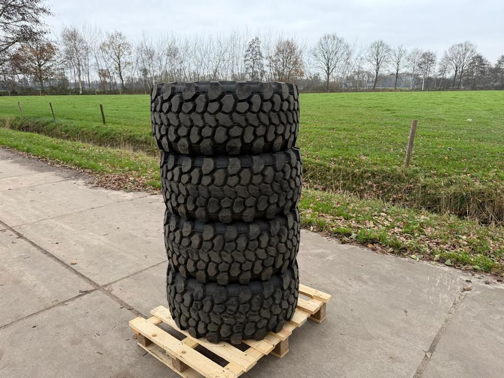 Continental 315/55R16 MPT 81 banden