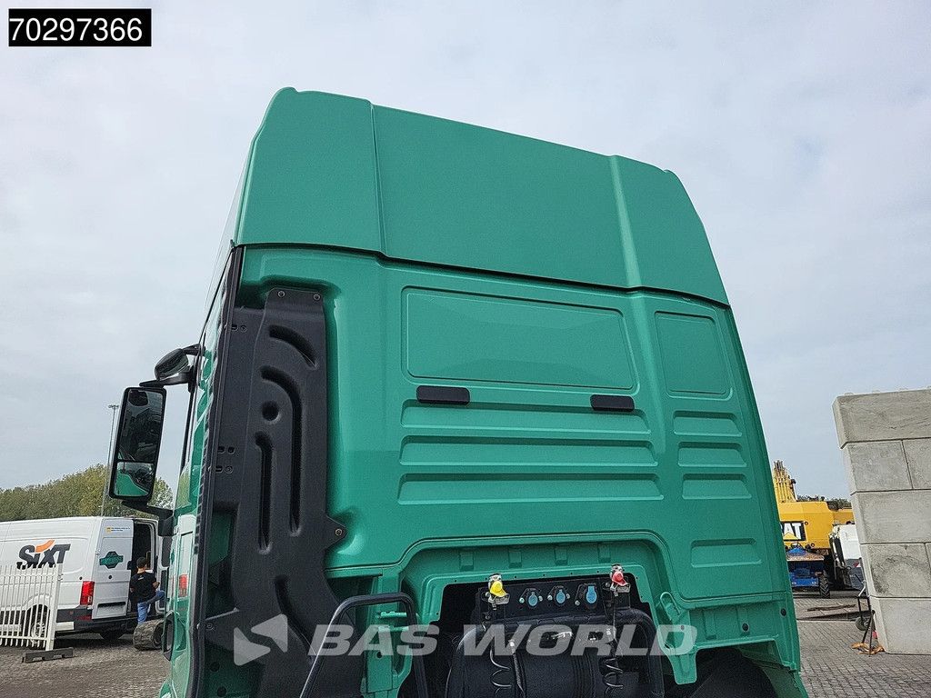 MAN TGX TGX 18.500 4X2 Mega XXL Retarder 2xTanks ACC Euro 6