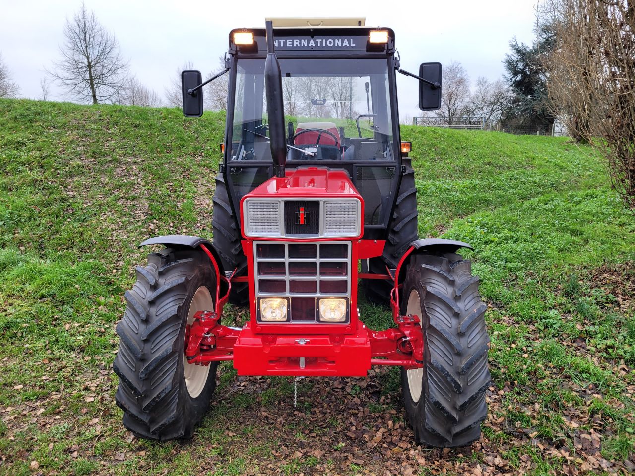 International 844 s 4x4 comfort 2000 cabine