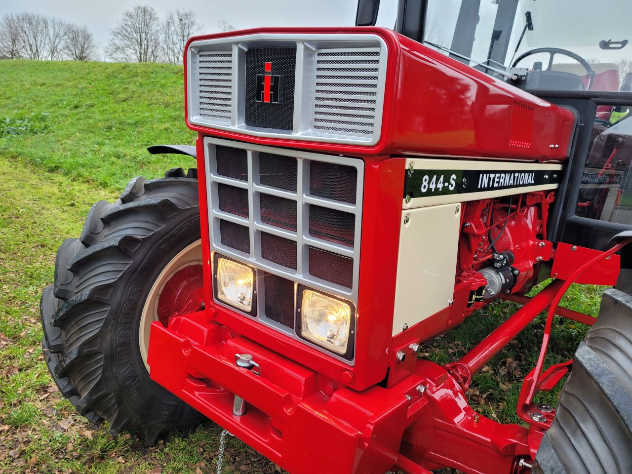 International 844 s 4x4 comfort 2000 cabine