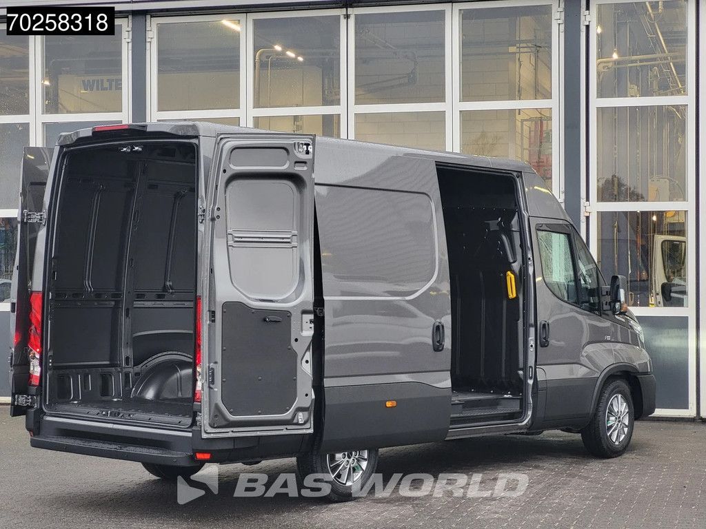 Iveco Daily 35S21 3.0L Automaat 210PK L2H2 2025-Model 3,5t Trekvermogen ACC LED CarPlay Camera Parkeersensoren Velgen Euro6 L2 12m3 Klima