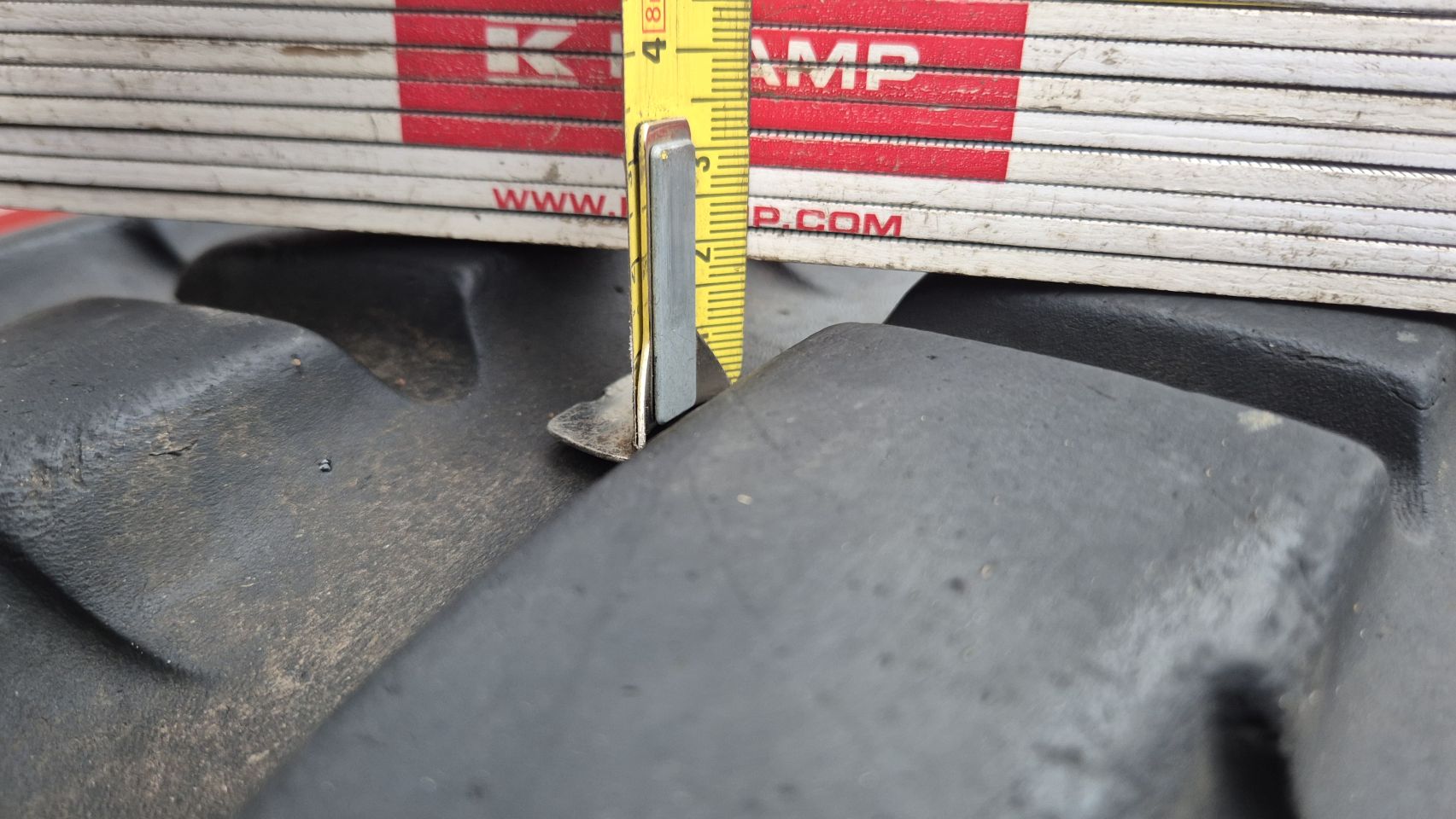 NOKIAN 540/80R38 en 440/80R28 M+S banden op John Deere velgen