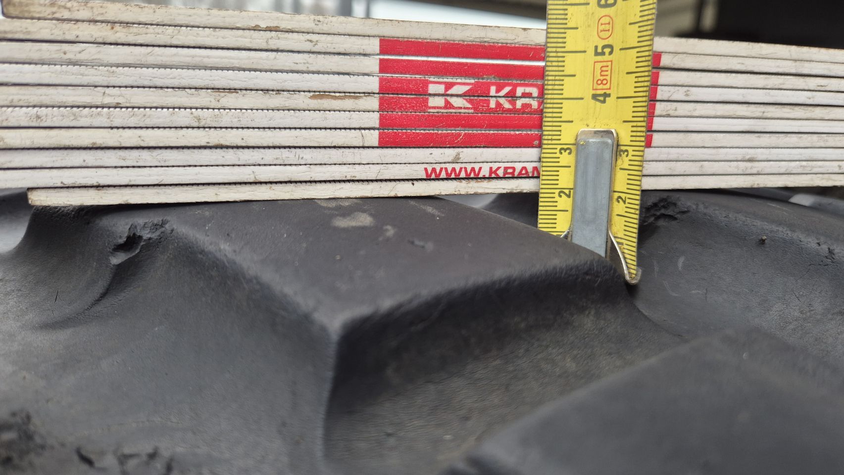 NOKIAN 540/80R38 en 440/80R28 M+S banden op John Deere velgen