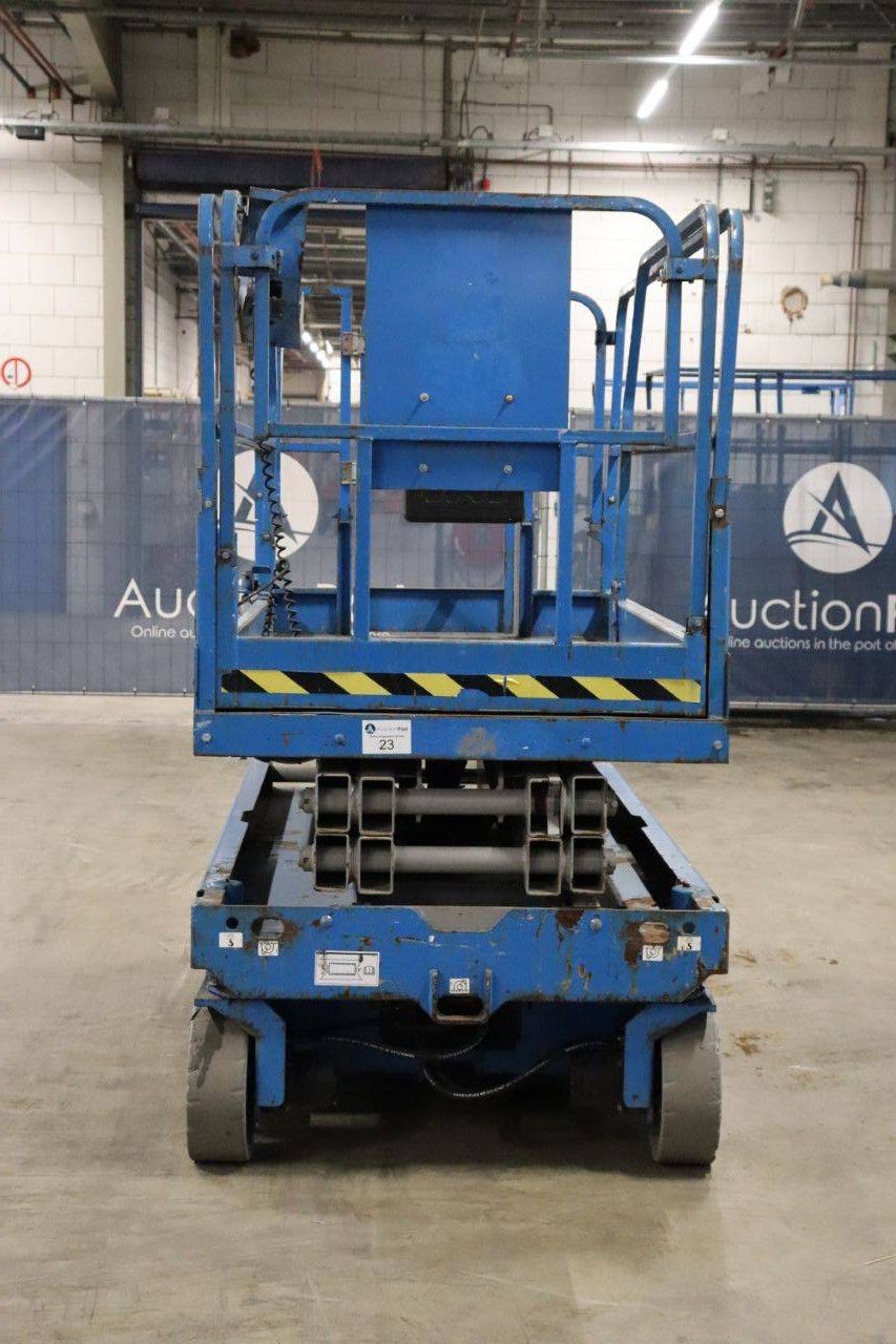 Scissor lift Genie GS-2046 Electric 8.10m 2014