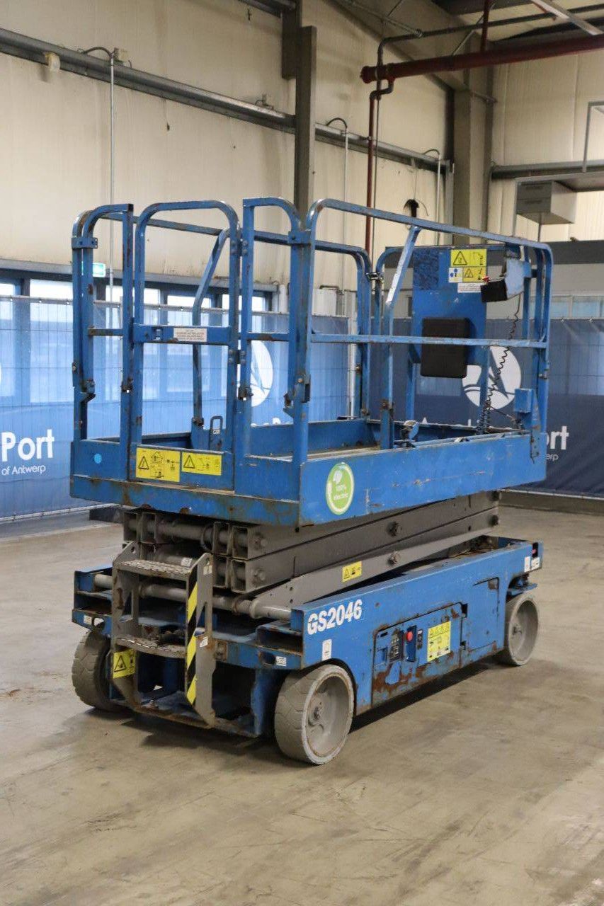 Scissor lift Genie GS-2046 Electric 8.10m 2014