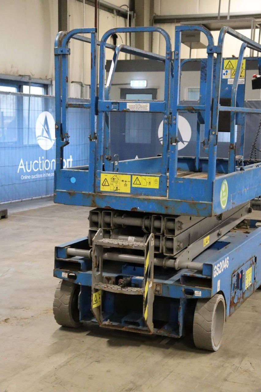 Scissor lift Genie GS-2046 Electric 8.10m 2014