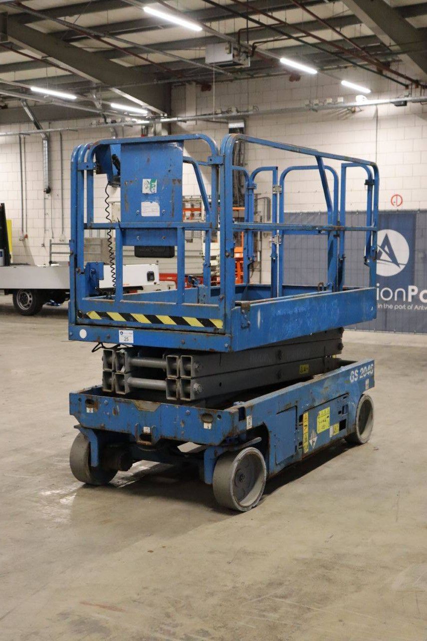 Scissor lift Genie GS-2046 Electric 8.10m 2014
