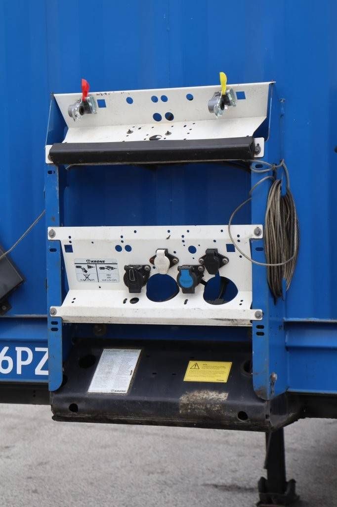 Krone SD sliding tarpaulin trailer