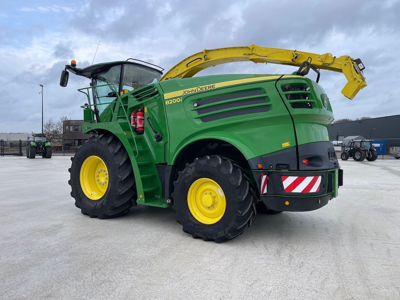 John Deere 8200 + Mais bek + Pick-up