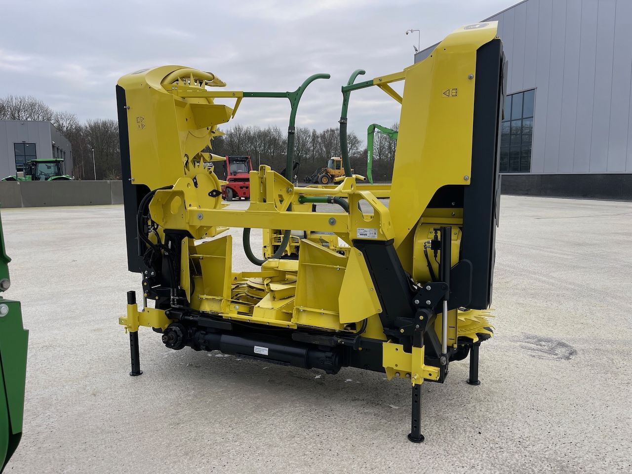 John Deere 8200 + Mais bek + Pick-up