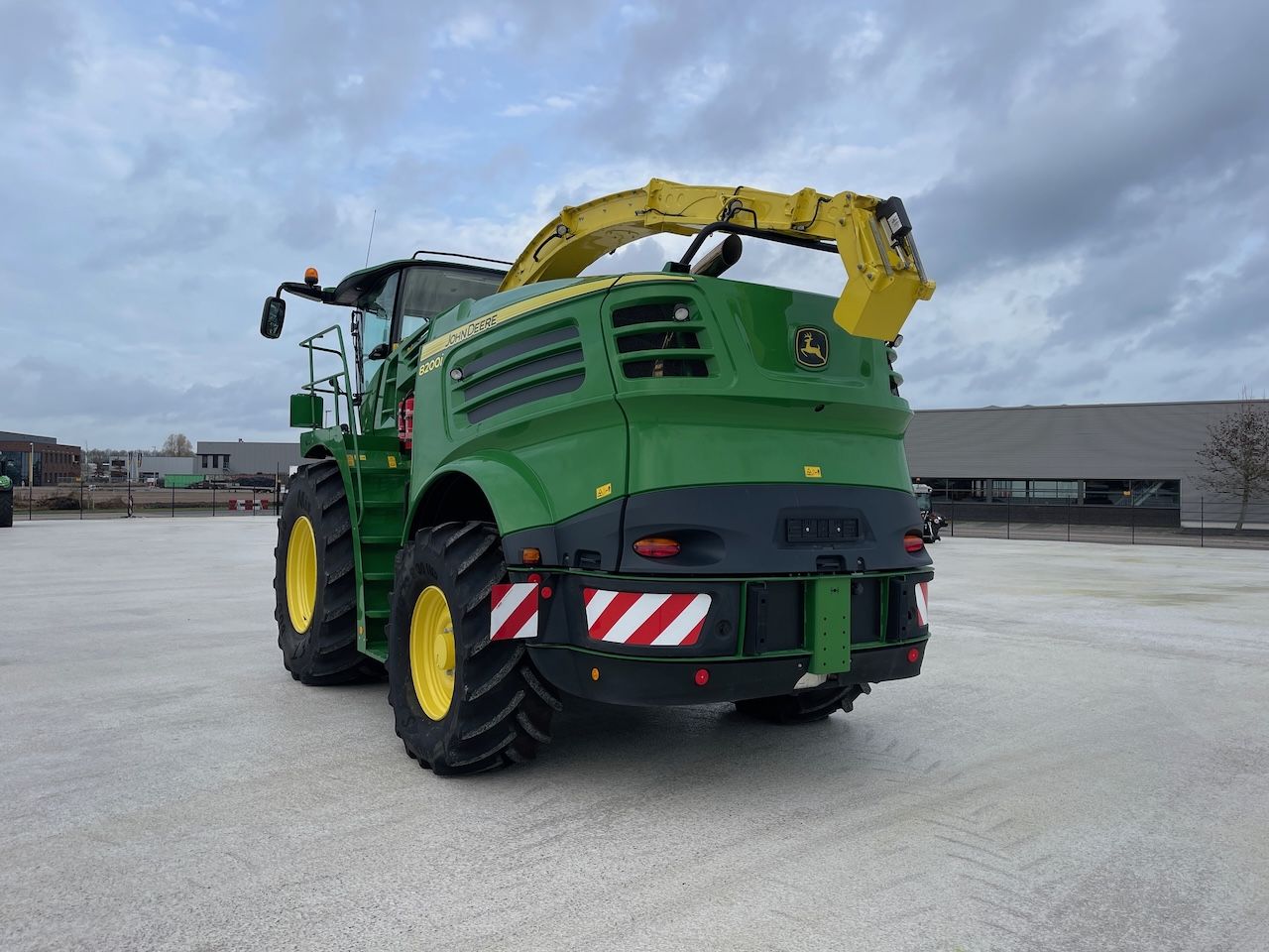 John Deere 8200 + Mais bek + Pick-up