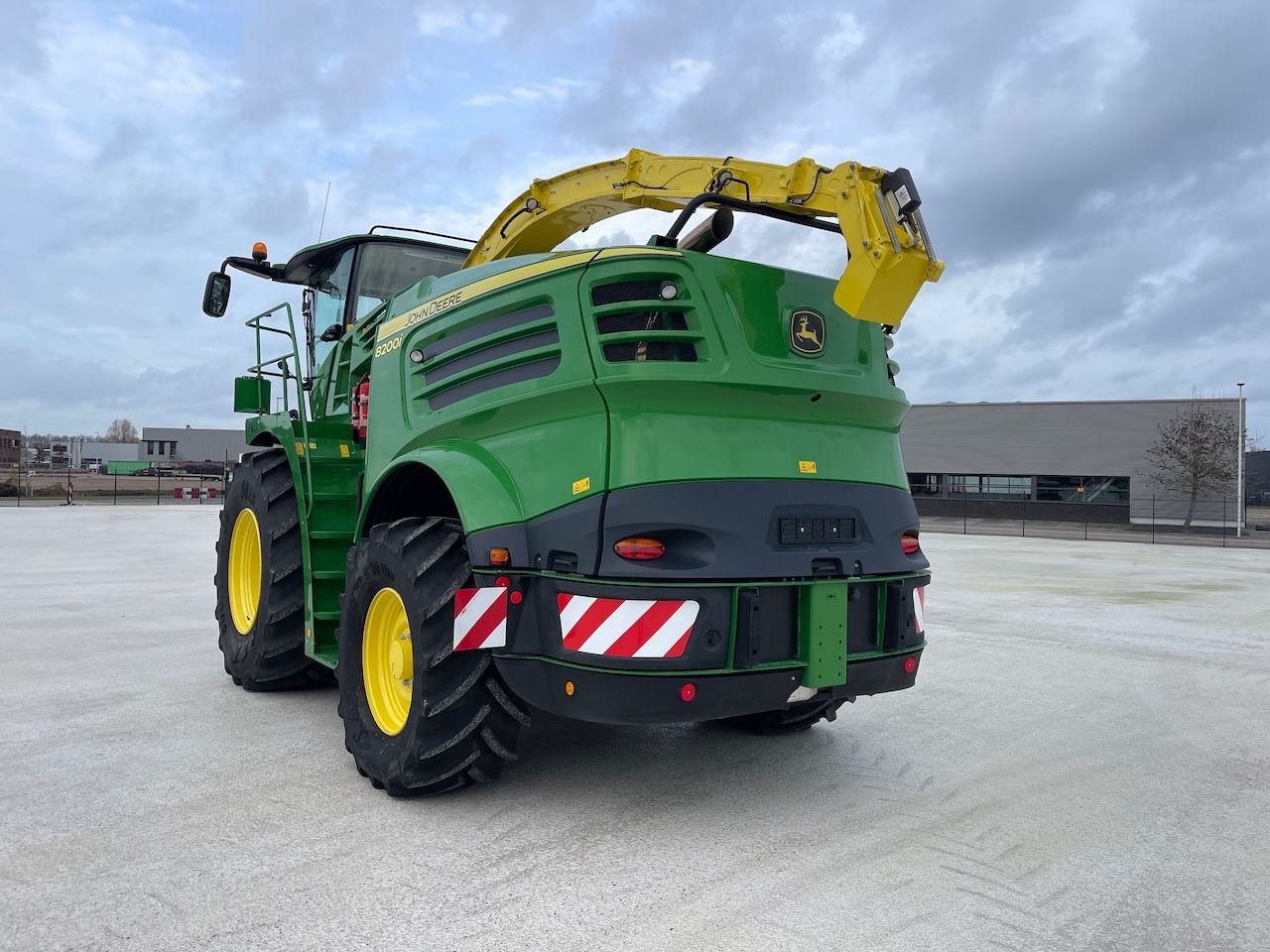 John Deere 8200 + Mais bek + Pick-up