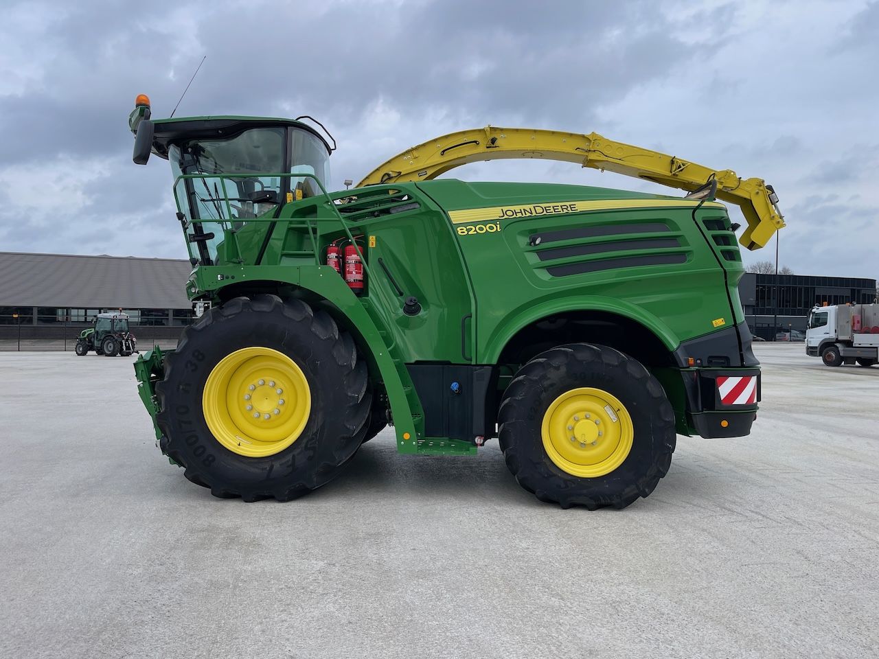 John Deere 8200 + Mais bek + Pick-up