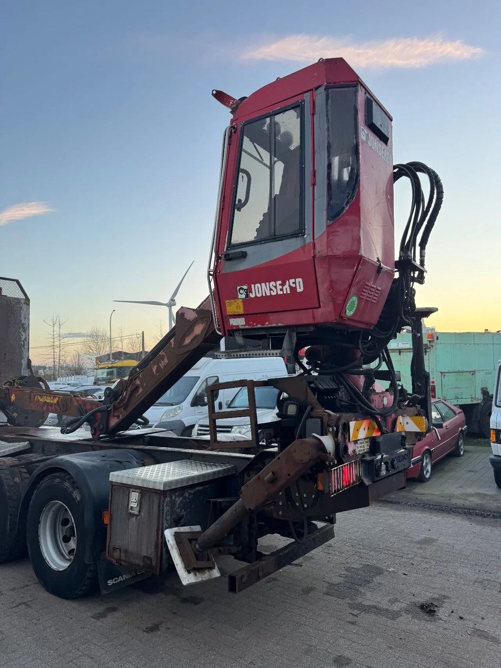 Scania R560 V8 **6X4+JONSERED 1020 CRANE**