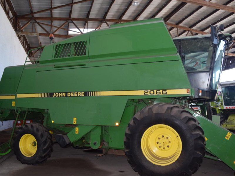 John Deere 2066