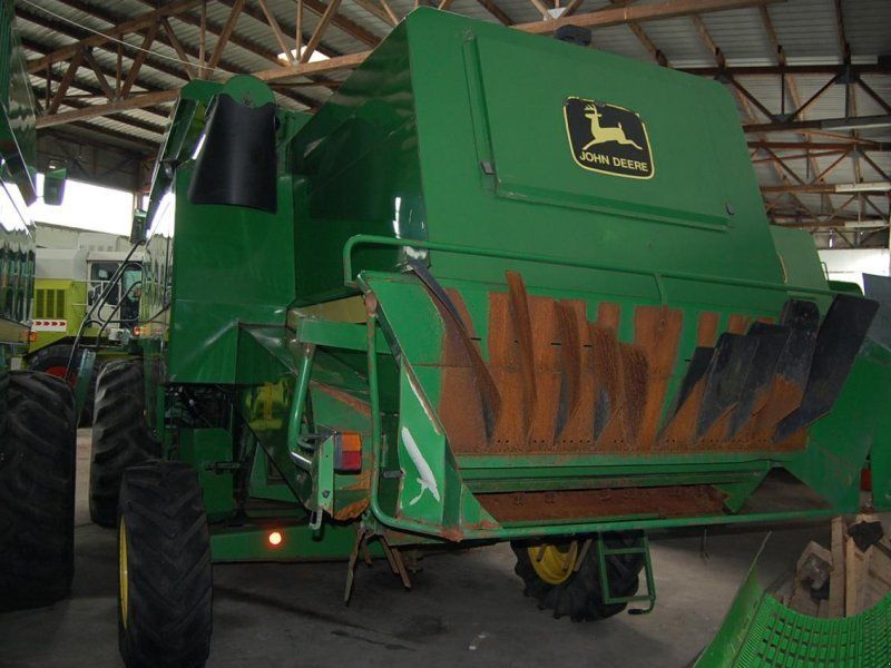 John Deere 2066