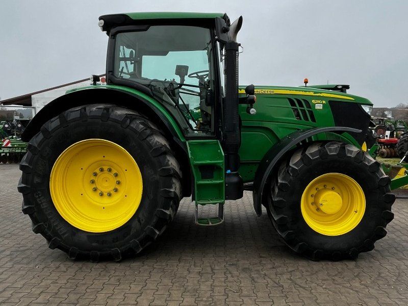 John Deere 6210R