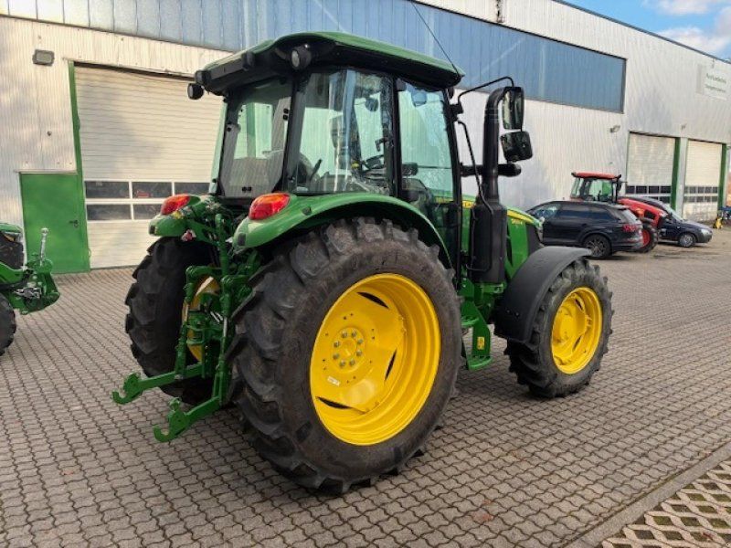 John Deere 5100M 32V16R POWRREVERSER