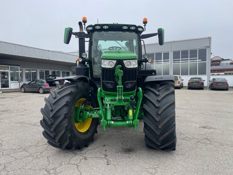 John Deere 6R 215