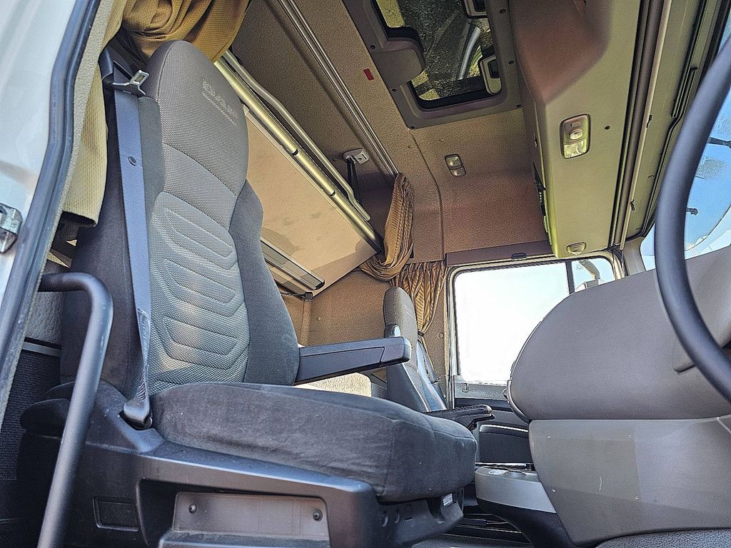 DAF XF 105.460 6x2 fts spacecab