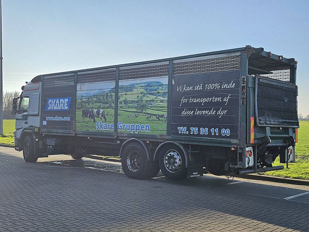 VOLVO FM 13.420 live stock animals