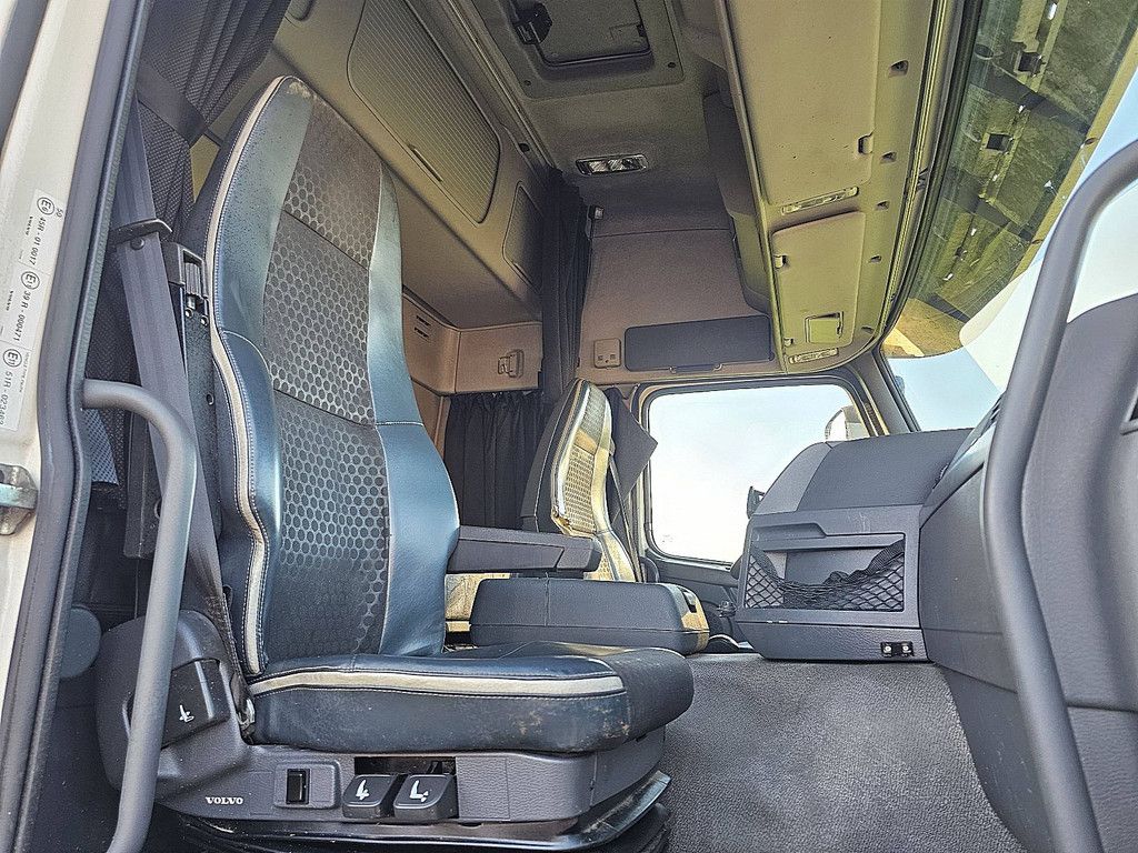 VOLVO FM 13.420 live stock animals