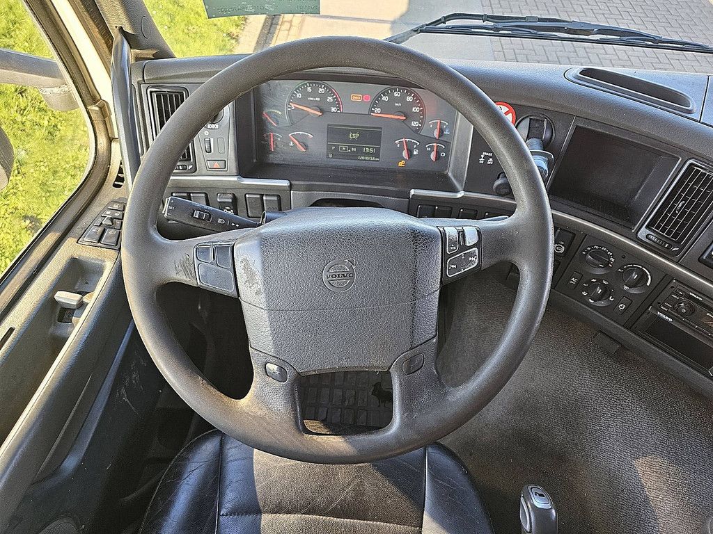 VOLVO FM 13.420 live stock animals