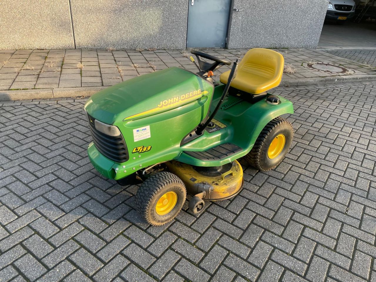 John Deere LT 133 zitmaaier
