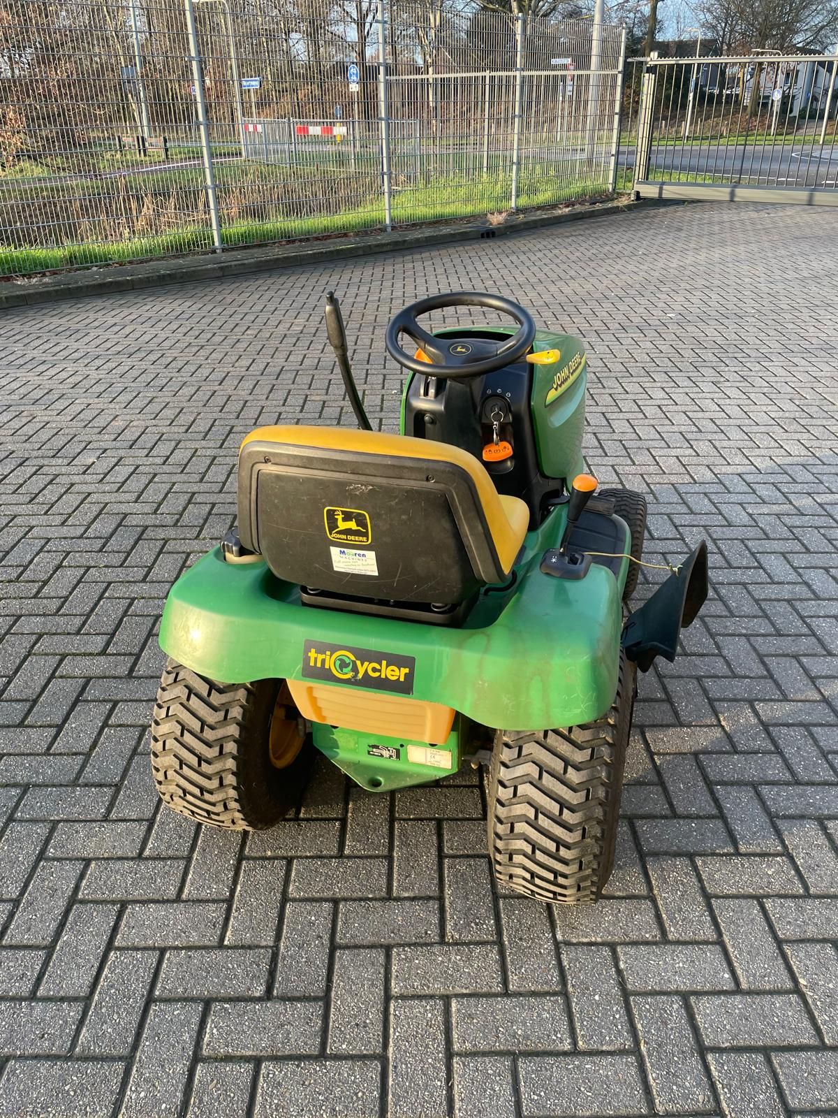 John Deere LT 133 zitmaaier