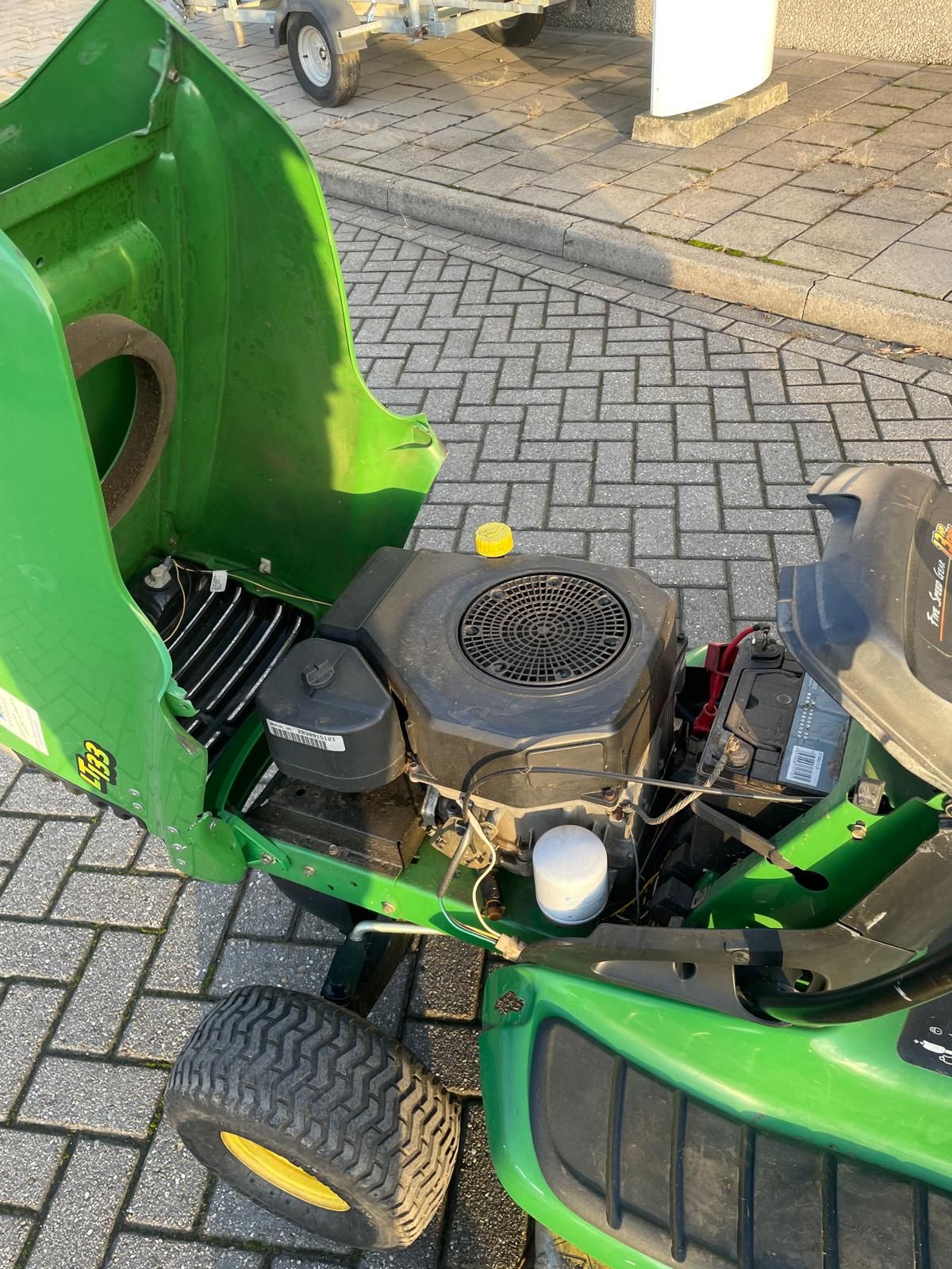 John Deere LT 133 zitmaaier