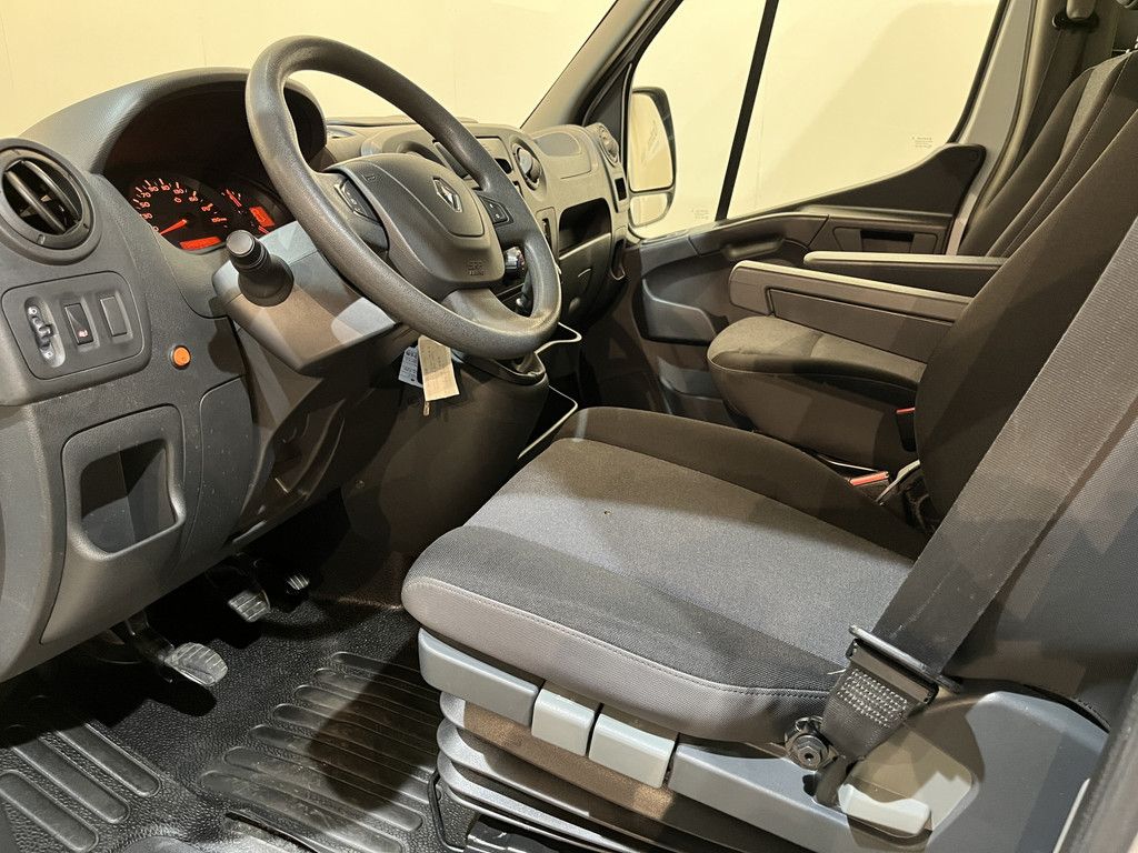 Renault Master 2.3 dCi 130 PK Bakwagen / Oprijplaat / Meubelbak / Euro 6 / Airco / Cruise Control / Camera / Navigatie