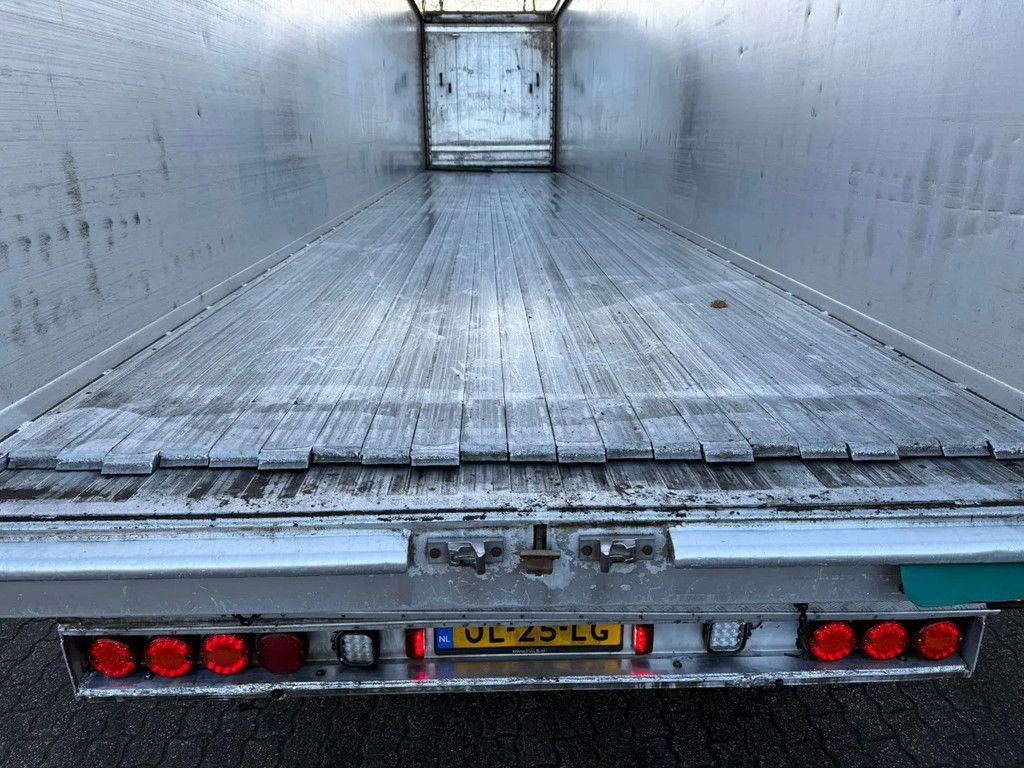 Kraker 92m3 Cargo floor 5 year old! Liftas Afstandsbediening APK/TUV 18-09-2026