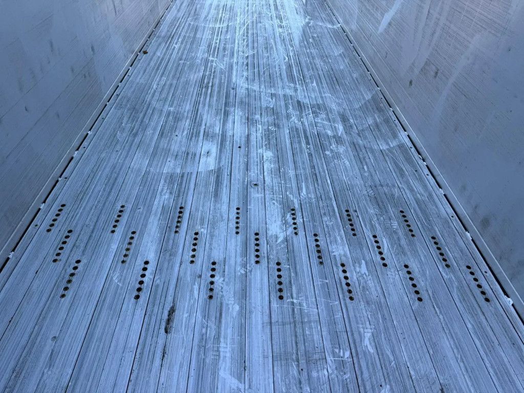 Kraker 92m3 Cargo floor 5 year old! Liftas Afstandsbediening APK/TUV 18-09-2026