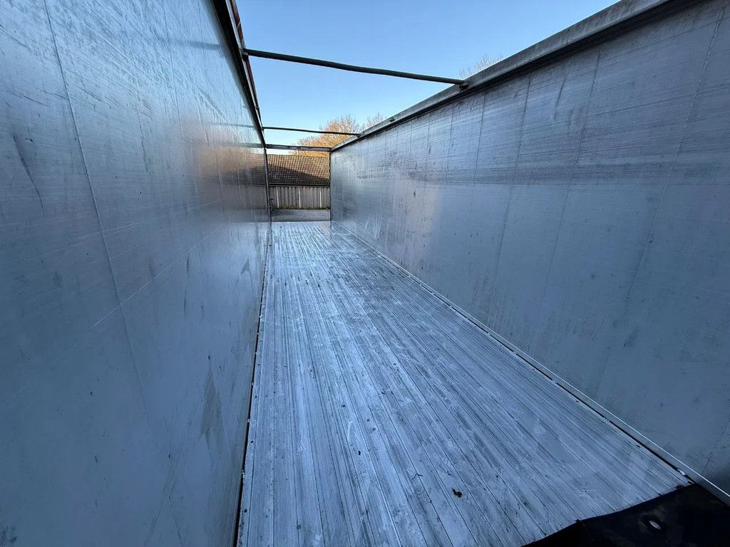 Kraker 92m3 Cargo floor 5 year old! Liftas Afstandsbediening APK/TUV 18-09-2026