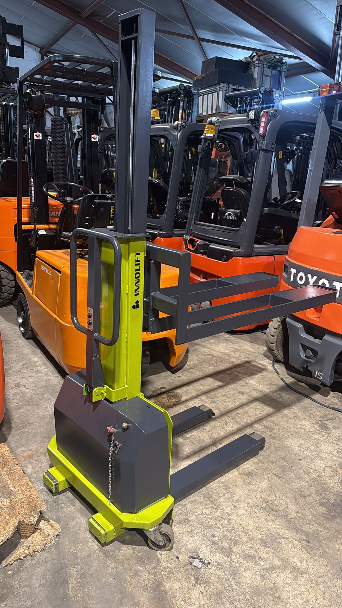 Innolift meeneem Stapelaar nieuwe accu (nieuw prijs €5000)