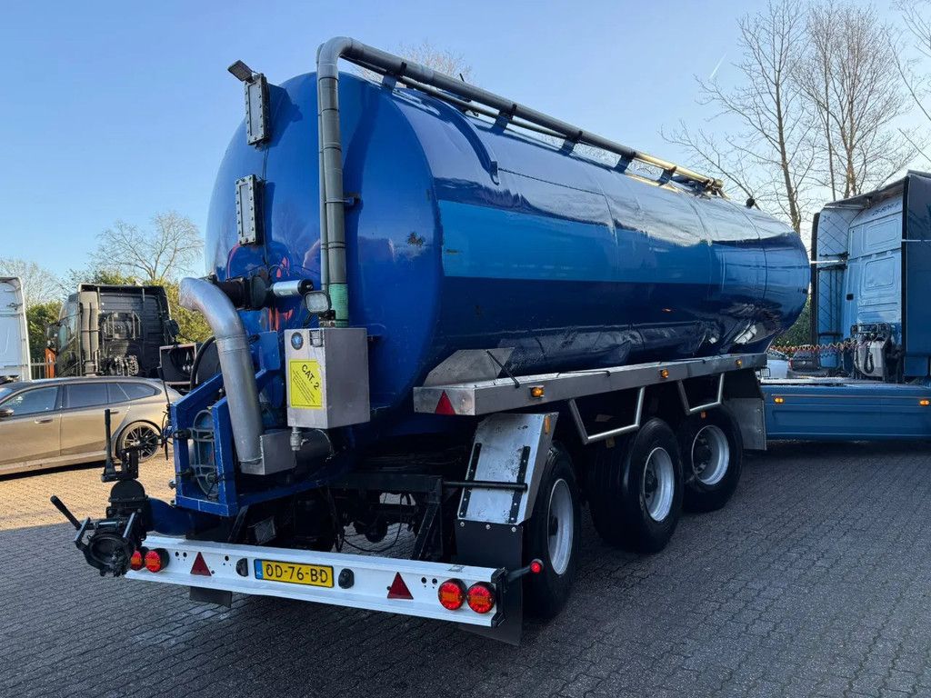 Vlastuin 36m3 Mestoplegger 2x Stuuras Eisele pomp