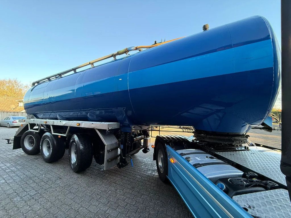 Vlastuin 36m3 Mestoplegger 2x Stuuras Eisele pomp