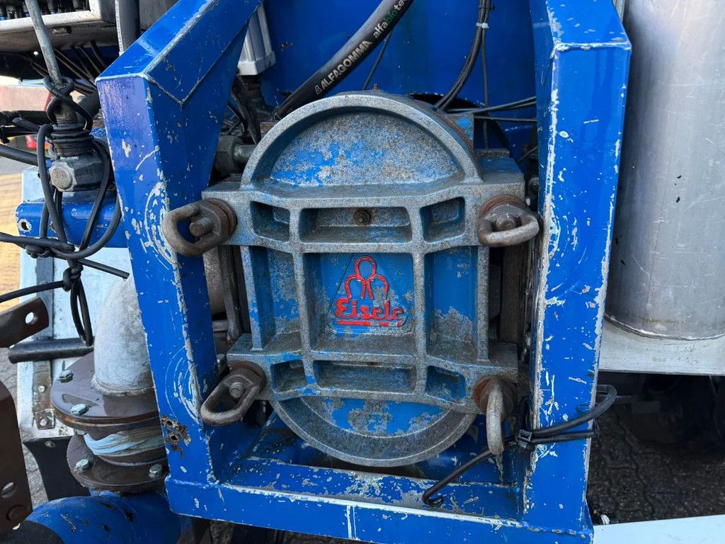 Vlastuin 36m3 Mestoplegger 2x Stuuras Eisele pomp