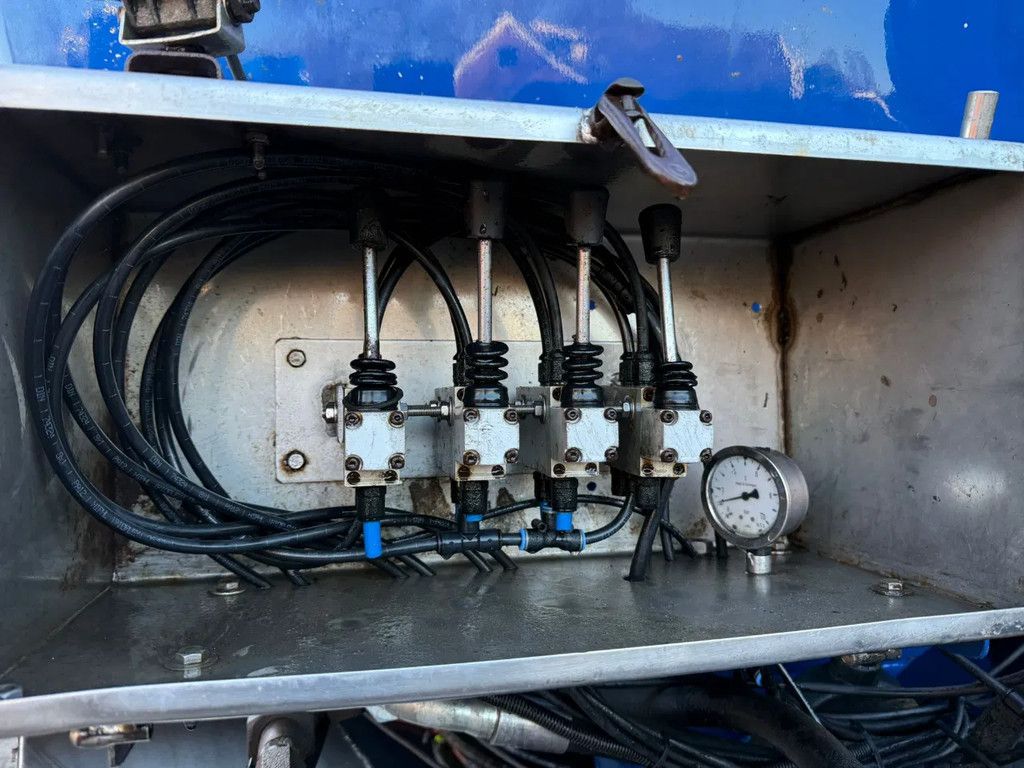 Vlastuin 36m3 Mestoplegger 2x Stuuras Eisele pomp