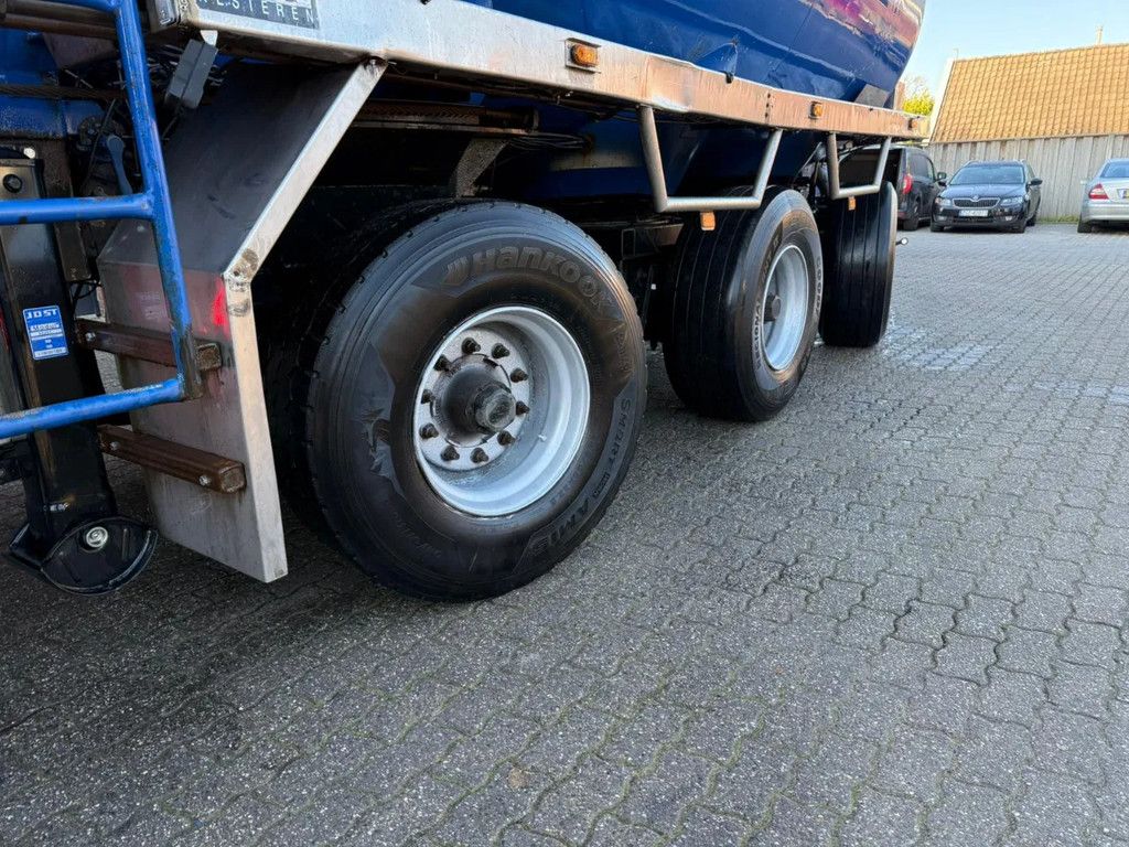 Vlastuin 36m3 Mestoplegger 2x Stuuras Eisele pomp