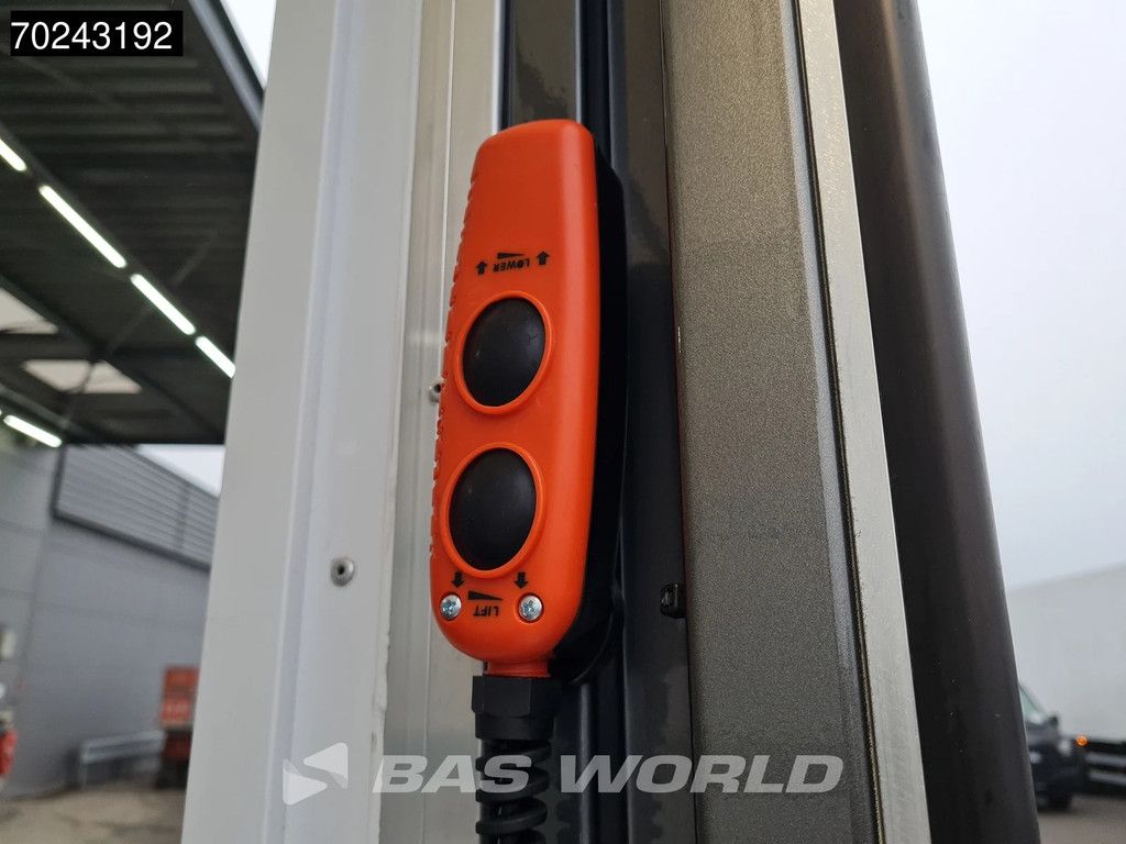 Iveco Daily 35C18 3.0L Automaat 180PK 1000KG Laadklep Zijdeur 2025-Model Bakwagen Dubbellucht ACC LED Navi Airco D'Hollandia 3,5t Trekgewicht Euro6 Meubelbak Koffer 21m3 A/C